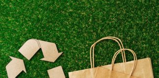 El Futuro del Retail Sostenible: Integrando Tecnología y Prácticas Sostenibles en la Industria bolsa-ecologica-papel-artesanal-concepto-consumo-ecologico
